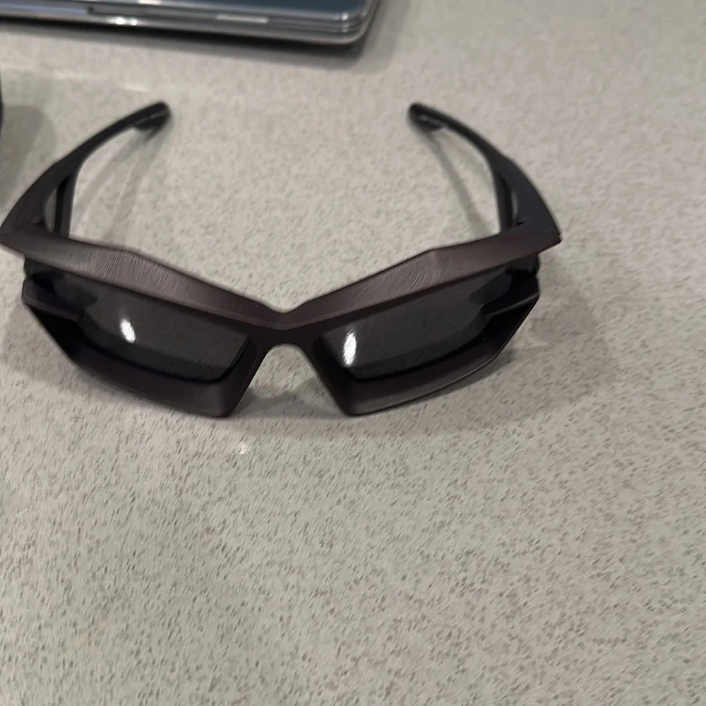 Givenchy Cut unisex sunglasses in nylon in black - Picture 3 of 3